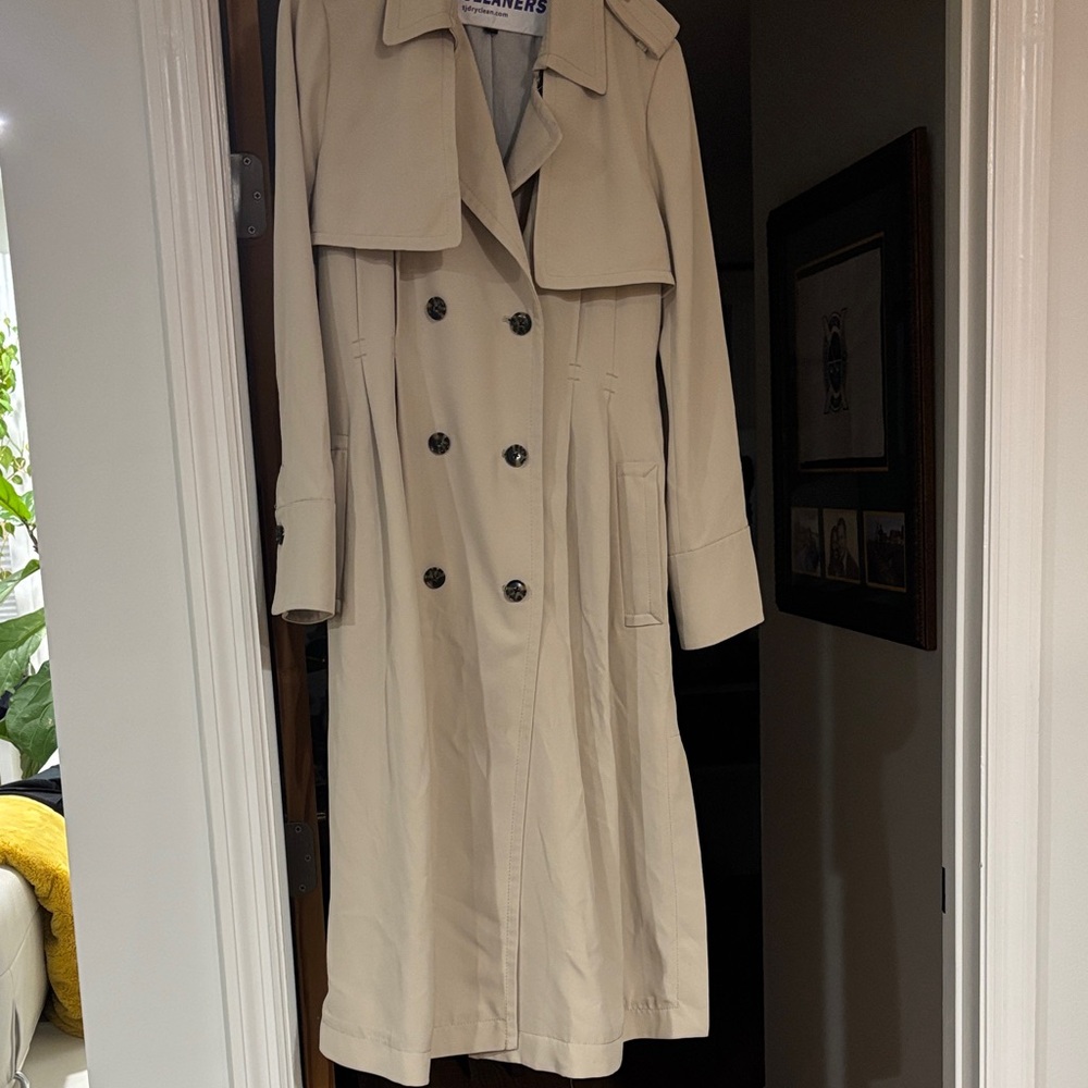 Banana Republic Beige / Tan Trench Coat